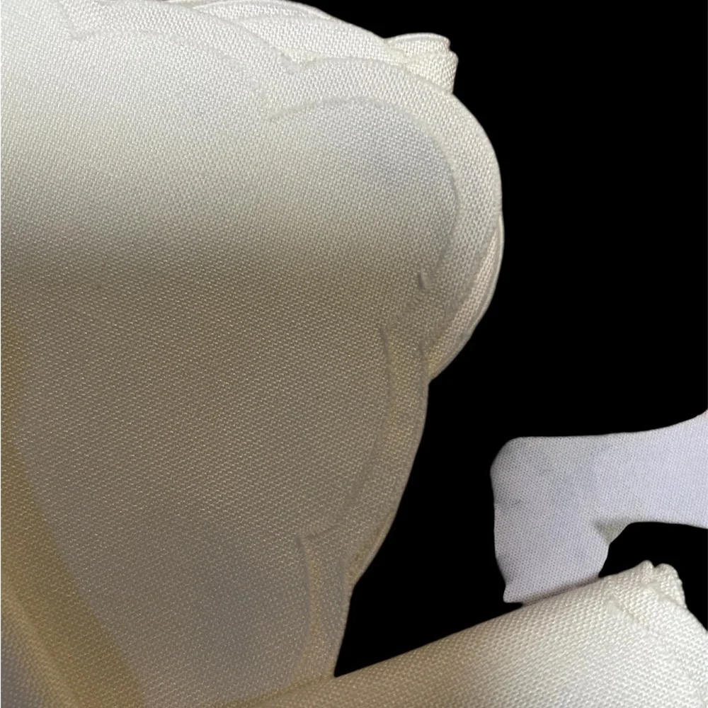 Elegant Cloth White Scalloped Napkins